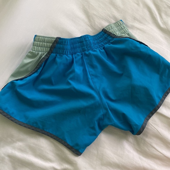 nike shorts - Picture 2 of 2